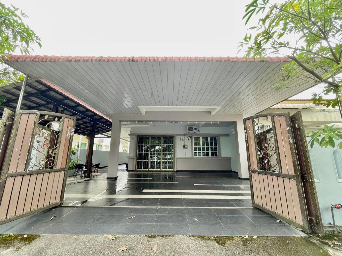 Comfort 36 Entire House At Alma Bukit Mertajam Bagian luar foto